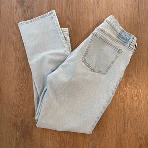 Abercrombie and Fitch 90s Straight Mid Rise Jeans in Curve Love